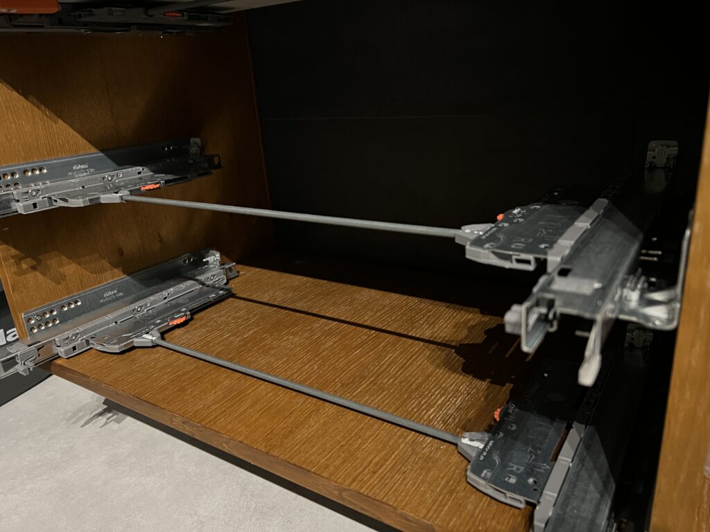 okucia do mebli, prowadnice