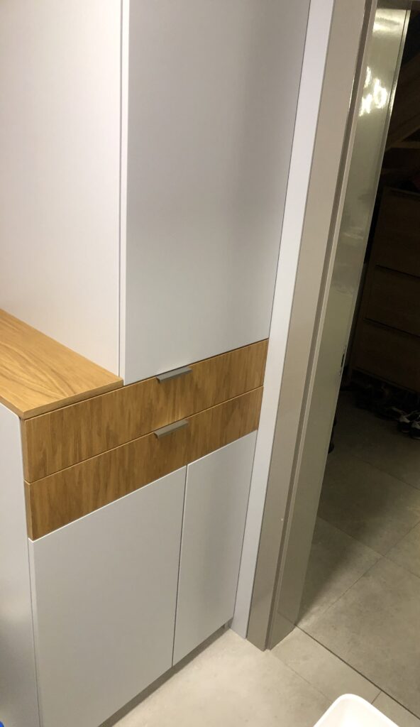 Płyta stolakrska, lakierowana i MDF